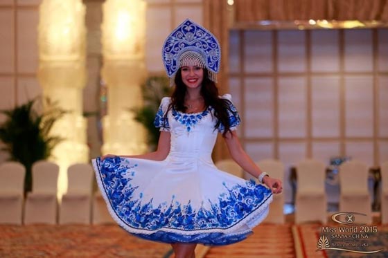 ملكة جمال روسيا تسحر الصينيين بفستان شعبي جذاب صورة رقم 2