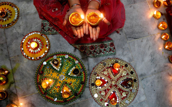 صور رائعة من الهند  في مهرجان عيد الانوار (ديفالي)  صورة رقم 12