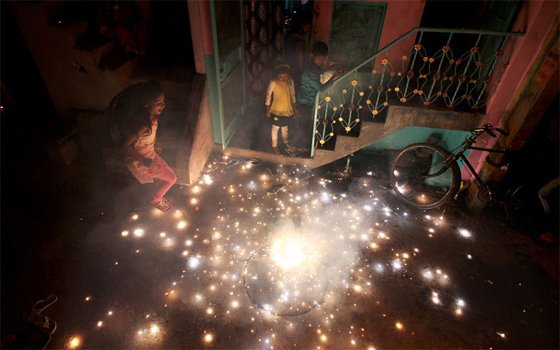 صور رائعة من الهند  في مهرجان عيد الانوار (ديفالي)  صورة رقم 13