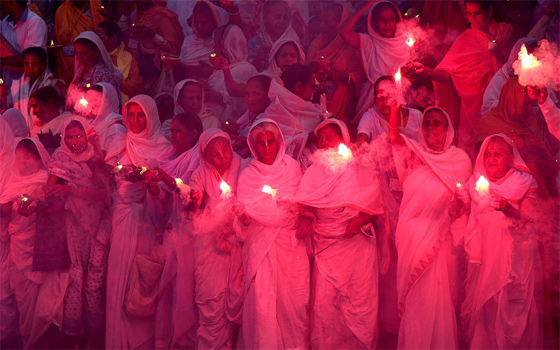 صور رائعة من الهند  في مهرجان عيد الانوار (ديفالي)  صورة رقم 16