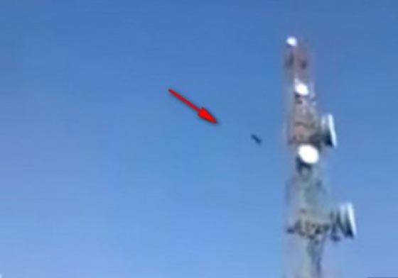 فيديو مروع.. لحظة انتحار مصري القى بنفسه من اعلى برج شاهق صورة رقم 2