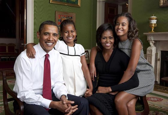  أجمل الصور الجماعية لأسرة اوباما منذ دخولها البيت الابيض صورة رقم 18
