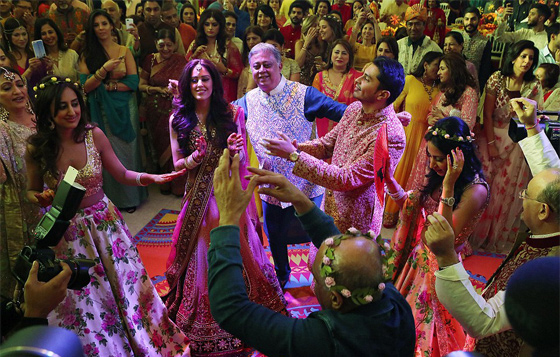 صور زفاف أسطوري لابن مليونير هندي كلّف 14 مليون جنيه استرليني! صورة رقم 4