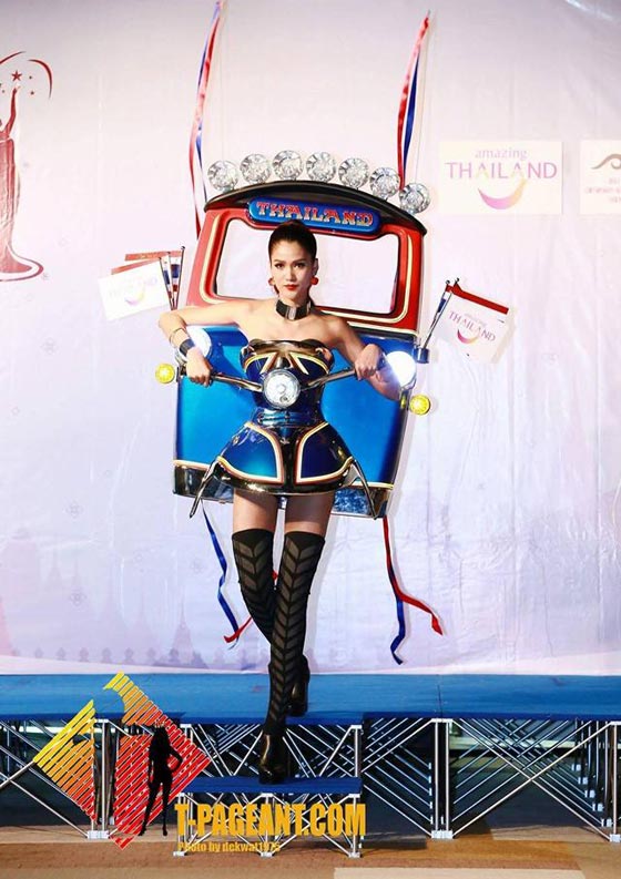 حسناء تايلندية تقتحم مسابقة جمال الكون.. بزي توك توك صورة رقم 7