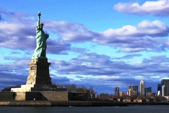 مفاجأة: أصل تمثال الحرية الأمريكي فلاحة مصرية محجبة تحمل جرة! صورة رقم 2