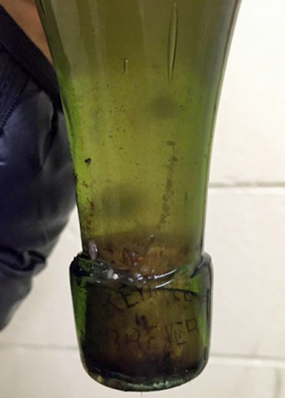 غواص يعثر على زجاجة بيرة أقدم من كندا.. شاهد الفيديو صورة رقم 3