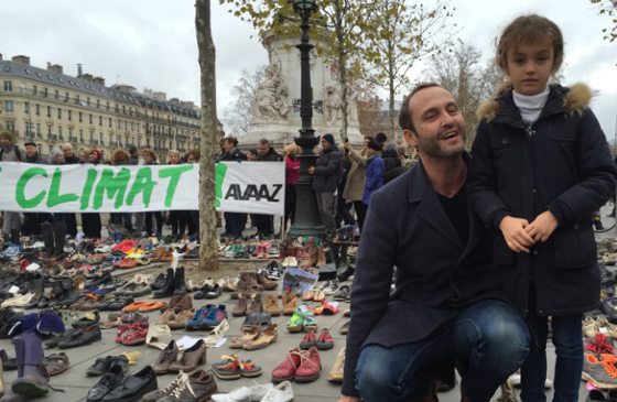 22 الف زوج من الاحذية في ساحة باريس احجاجا على قمة المناخ صورة رقم 10