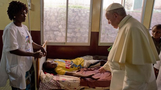  البابا فرنسيس يختتم جولته في افريقيا اليوم بزيارة مسجد محاصر صورة رقم 1