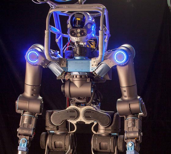 ووك - مان روبوت يتفاعل مع البشر ويؤدي المهمات الخطرة مكانهم صورة رقم 8