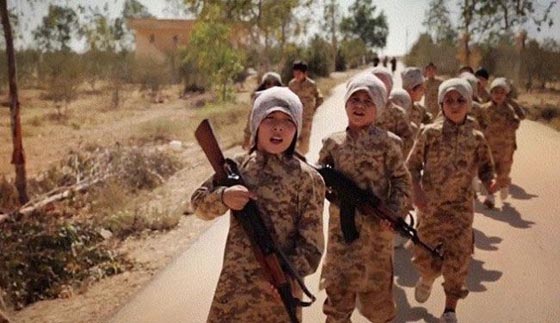 داعش يجند أطفالا للقتل ويستخدمهم دروع بشرية لتعويض خسائره صورة رقم 3