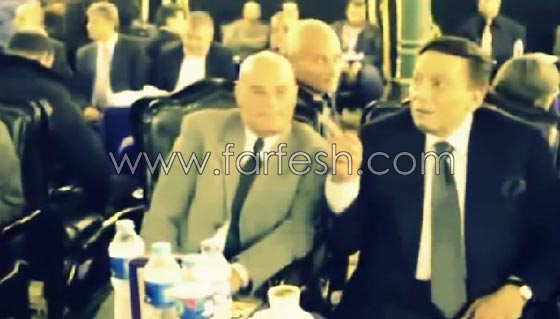  فيديو عادل امام في عزاء يغازل مذيعة والجمهور بين منتقد ومعجب! صورة رقم 2