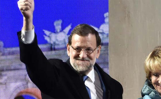 شاهد كيف تجاوز شاب شرس الحراس وصفع رئيس الحكومة الاسبانية صورة رقم 5