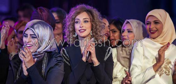 صور تامر حسني يغني في حفل تخرج زوجته بسمة بوسيل من اكاديمية الازياء صورة رقم 10