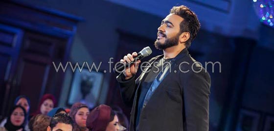 صور تامر حسني يغني في حفل تخرج زوجته بسمة بوسيل من اكاديمية الازياء صورة رقم 6
