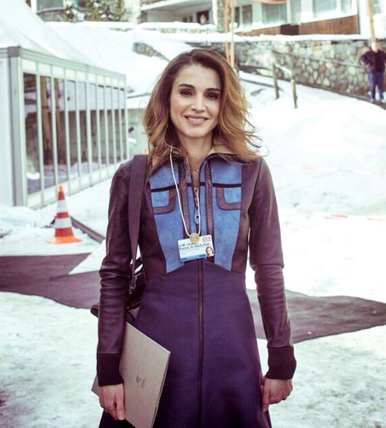 ملكة الأردن الملكة رانيا تهنئ نداء شرارة الفائزة بلقب (ذا فويس) صورة رقم 9