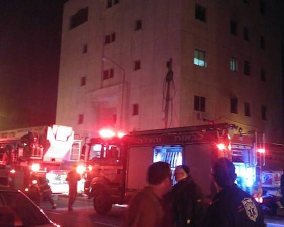  متطرفون يضرمون النار في مكاتب بتسيلم التي ترصد الانتهاكات الاسرائيلية لحقوق الفلسطينيين صورة رقم 1