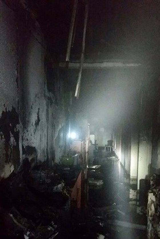  متطرفون يضرمون النار في مكاتب بتسيلم التي ترصد الانتهاكات الاسرائيلية لحقوق الفلسطينيين صورة رقم 2