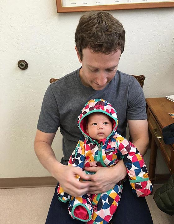  مؤسس فيسبوك ينشر صورة لطفلته في المسبح لاول مرة صورة رقم 2