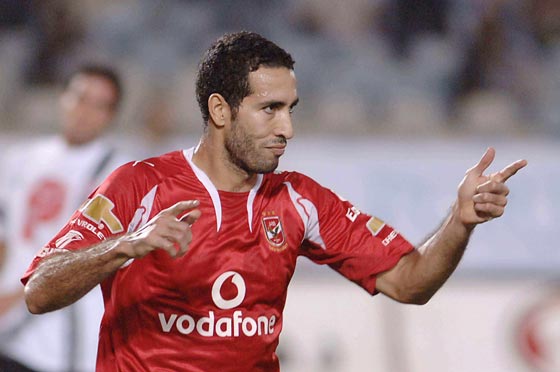 فيديو اللاعب ابو تريكة يحقق حلم مشجع جزائري ذي احتياجات خاصة صورة رقم 7