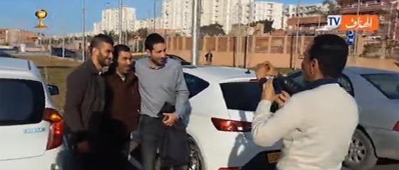فيديو اللاعب ابو تريكة يحقق حلم مشجع جزائري ذي احتياجات خاصة صورة رقم 1