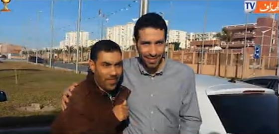 فيديو اللاعب ابو تريكة يحقق حلم مشجع جزائري ذي احتياجات خاصة صورة رقم 4