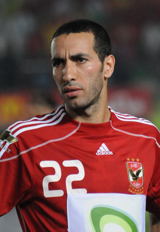 فيديو اللاعب ابو تريكة يحقق حلم مشجع جزائري ذي احتياجات خاصة صورة رقم 5