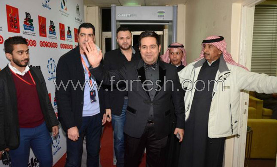وزارة الإعلام الكويتية تربك إدارة مهرجان هلا فبراير وتقطع حفل حاتم العراقي  صورة رقم 3