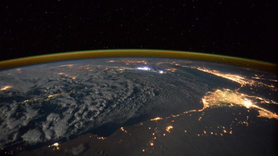 صور مثيرة.. شاهد بريطانيا ومصر تشعان نورا من الفضاء صورة رقم 1