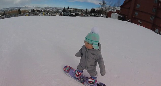 الثلوج الامريكية ترحب باصغر متزلجة.. لا يتجاوز عمرها الـ 14شهرا صورة رقم 6