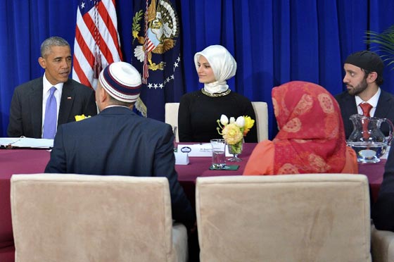 في اول زيارة له لمسجد.. اوباما ينتصر للمسلمين ويدافع عنهم وعن دينهم صورة رقم 31