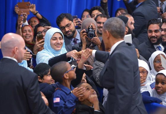 في اول زيارة له لمسجد.. اوباما ينتصر للمسلمين ويدافع عنهم وعن دينهم صورة رقم 13