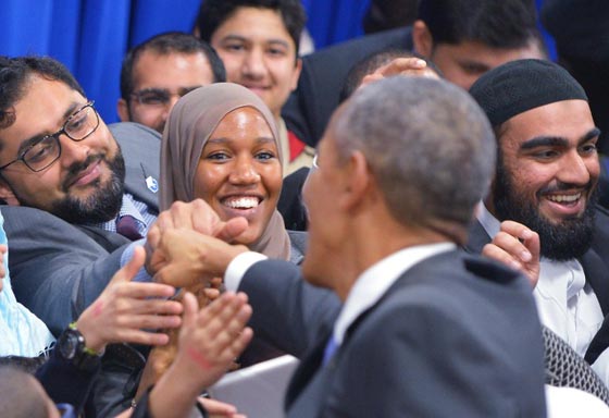 في اول زيارة له لمسجد.. اوباما ينتصر للمسلمين ويدافع عنهم وعن دينهم صورة رقم 14