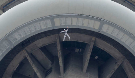 صور أروع مغامرات القفز الحر من أشهر المعالم السياحية في العالم صورة رقم 1