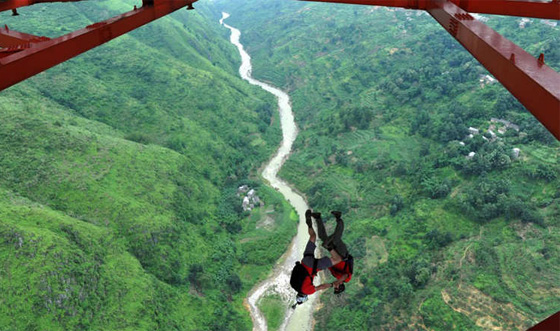 صور أروع مغامرات القفز الحر من أشهر المعالم السياحية في العالم صورة رقم 5