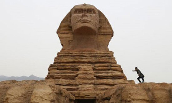 الصين تنسخ منطقة الجيزة المصرية الاهرامات الثلاثة وابو الهول صورة رقم 4