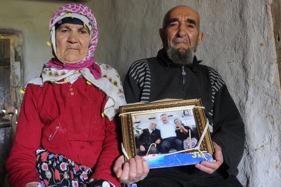 اجمل قصة حب في عيد العشاق: مصطفى (92 عاما) يتزوج اخيرا من حبيبته دوندو (95 عاما)! صورة رقم 3