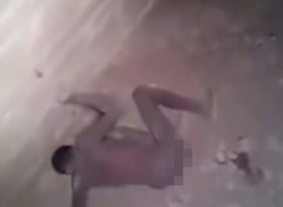 فيديو لرجل يسجن حبيبته مجردة من الملابس داخل قبر مدة 8 اشهر صورة رقم 2
