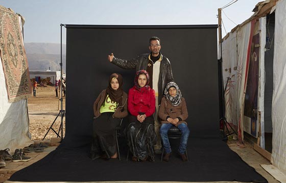 التقطها فنان بريطاني.. صور لاجئين تذكر اصحابها بمن فقدوهم صورة رقم 7