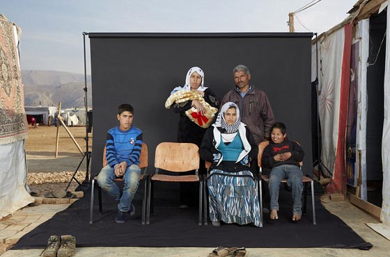 التقطها فنان بريطاني.. صور لاجئين تذكر اصحابها بمن فقدوهم صورة رقم 2