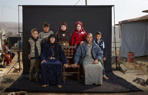 التقطها فنان بريطاني.. صور لاجئين تذكر اصحابها بمن فقدوهم صورة رقم 8