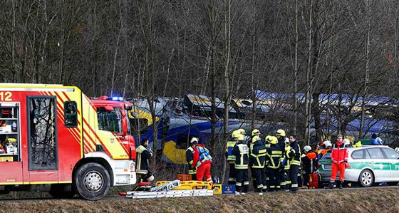 4 قتلى على الاقل في حادث تصادم قطارين جنوب المانيا صورة رقم 5