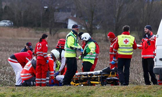 4 قتلى على الاقل في حادث تصادم قطارين جنوب المانيا صورة رقم 6