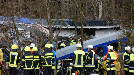 4 قتلى على الاقل في حادث تصادم قطارين جنوب المانيا صورة رقم 3