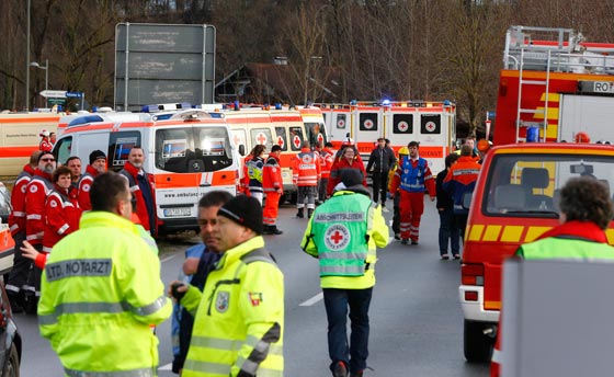 4 قتلى على الاقل في حادث تصادم قطارين جنوب المانيا صورة رقم 7