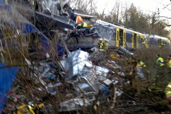 4 قتلى على الاقل في حادث تصادم قطارين جنوب المانيا صورة رقم 4