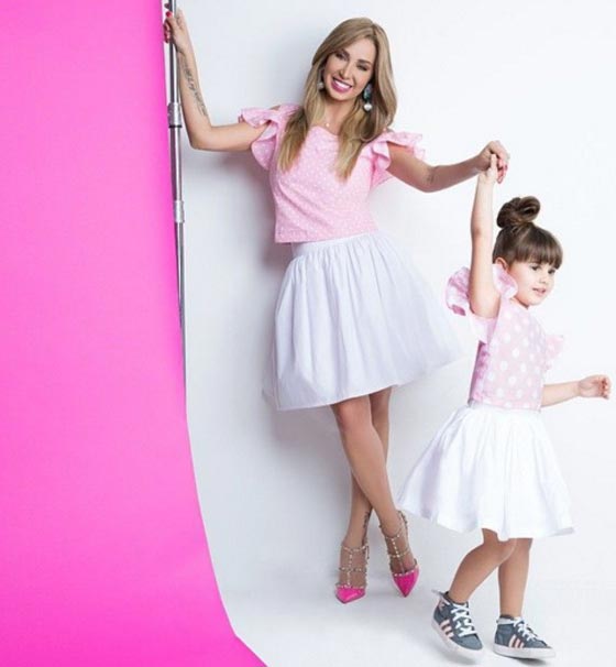 صور جويل مردينيان خبيرة التجميل مع طفلتها الجميلة إيلا بنفس الاطلالة صورة رقم 7