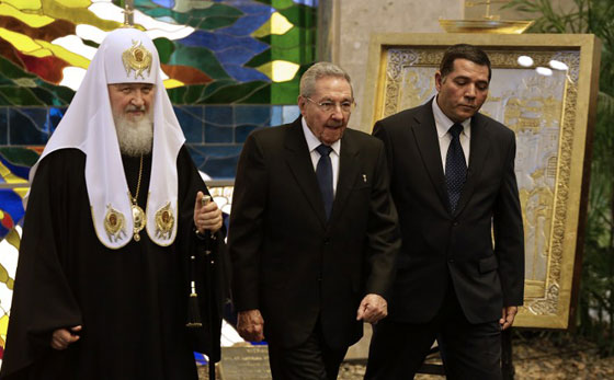  لقاء تاريخي.. بابا الفاتيكان وبطريرك روسيا يدعوان لتوحيد الكلمة في مواجهة الارهاب صورة رقم 16