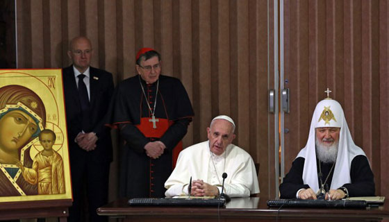  لقاء تاريخي.. بابا الفاتيكان وبطريرك روسيا يدعوان لتوحيد الكلمة في مواجهة الارهاب صورة رقم 15