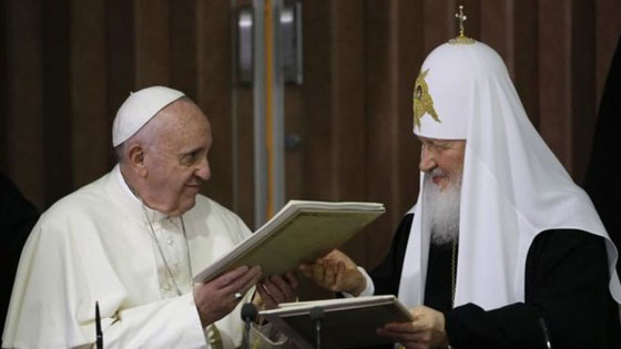  لقاء تاريخي.. بابا الفاتيكان وبطريرك روسيا يدعوان لتوحيد الكلمة في مواجهة الارهاب صورة رقم 12