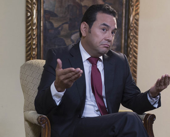 الرئيس الغواتيمالي يفي بوعده لناخبيه ويتبرع بنصف راتبه للفقراء!! صورة رقم 5